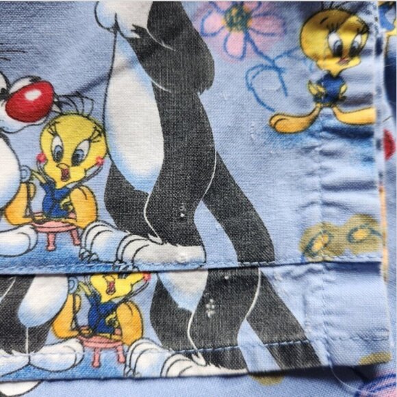 Looney Tunes Tweety Sylvester Scrub Top Womens SM? Measurements in Description - Picture 5 of 16